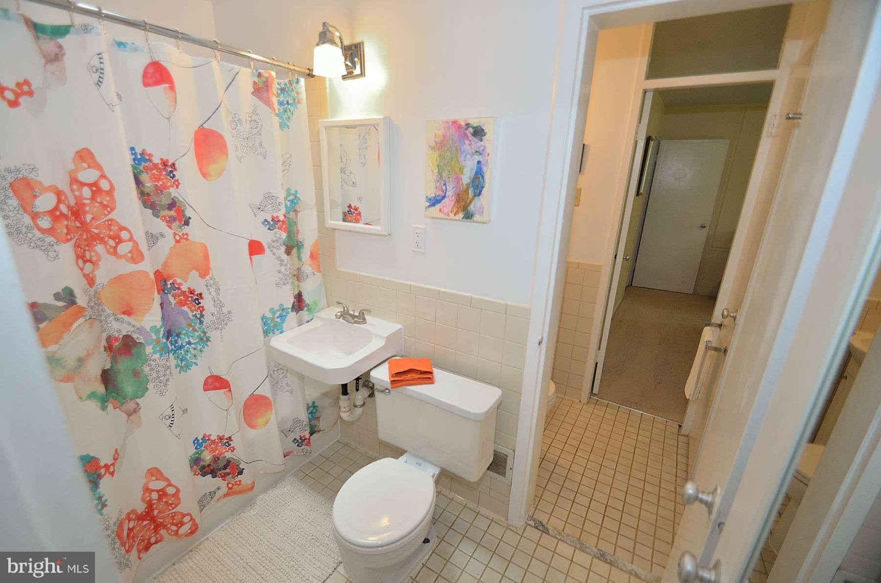 2305 Glasgow Road Alexandria, VA 22307 - Photo 18 of 22 Bath