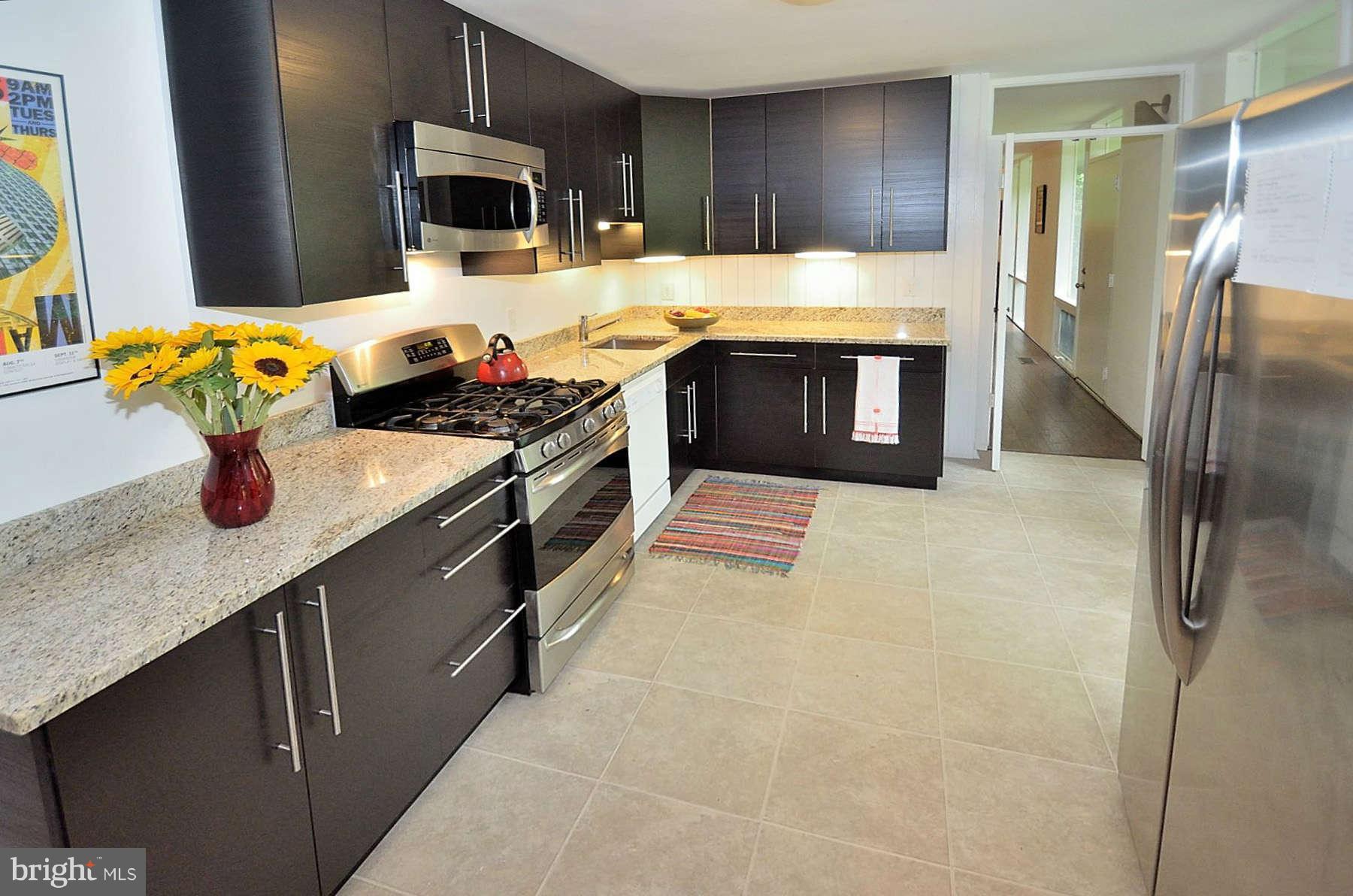 2305 Glasgow Road Alexandria, VA 22307 - Photo 4 of 22 Kitchen