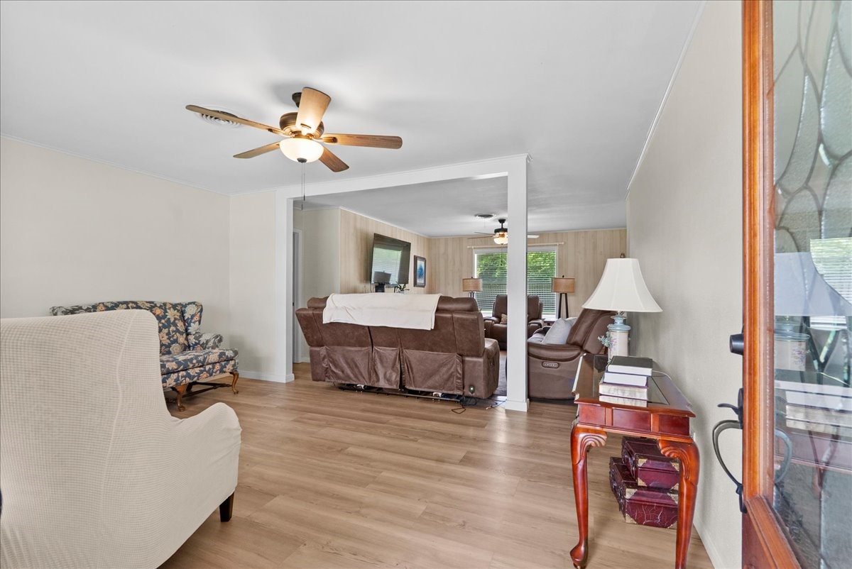 804 Otter Road Anahuac, TX 77514 - Photo 6 of 44 Come on in!