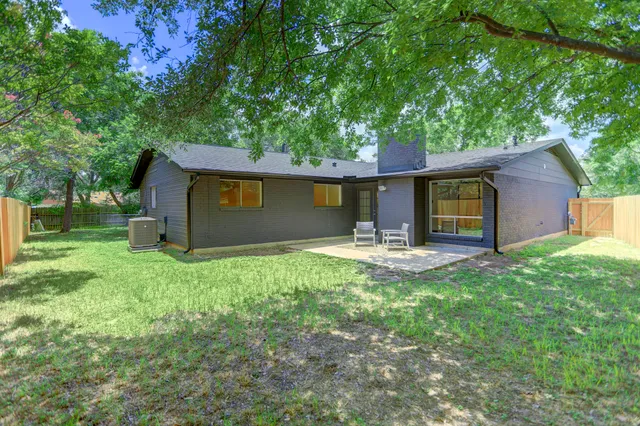 a view of a house with backyard porch and garden