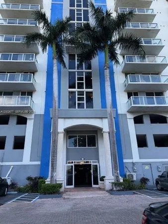 $2,100 | Miami, Miami, FL 33126