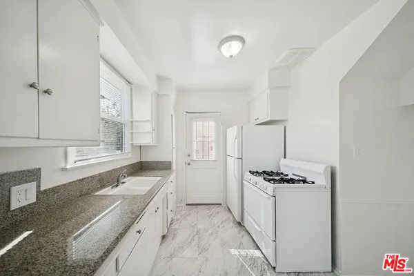 $1,895 | 5329 Vantage Avenue, Unit 1, Valley Village, CA 91607