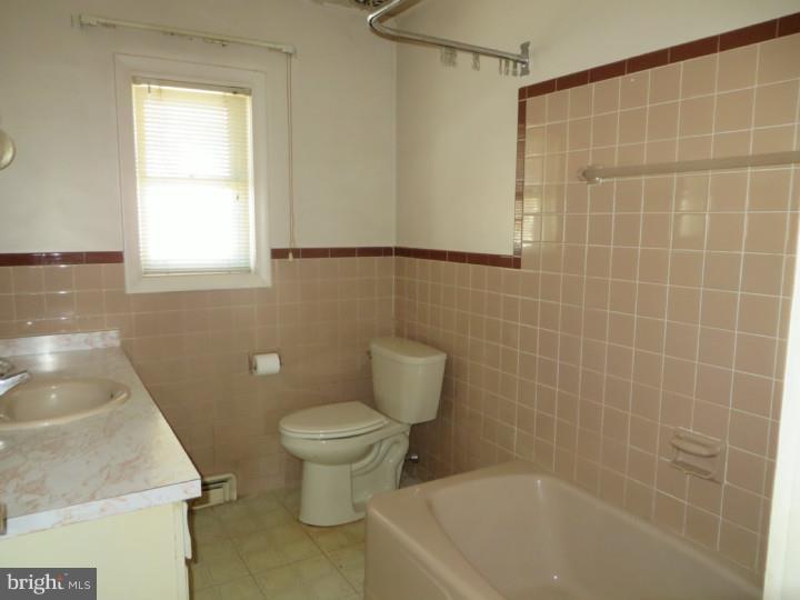 519 Continental Road Hatboro, PA 19040 - Photo 12 of 15 Bathroom