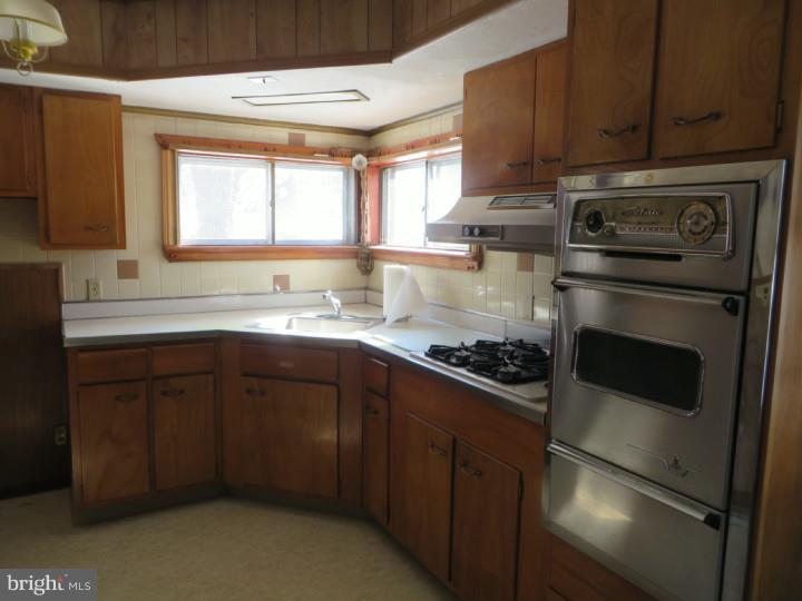 519 Continental Road Hatboro, PA 19040 - Photo 4 of 15 Kitchen