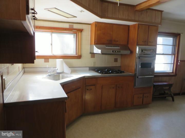 519 Continental Road Hatboro, PA 19040 - Photo 5 of 15 Kitchen