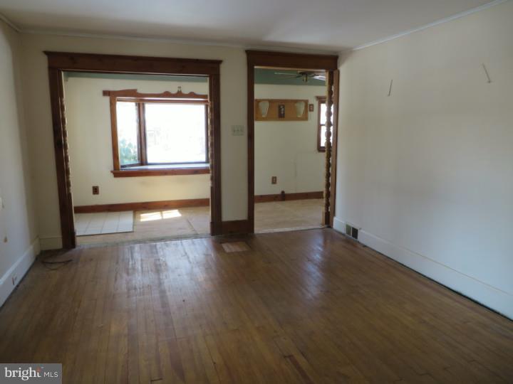 519 Continental Road Hatboro, PA 19040 - Photo 7 of 15 Living Room
