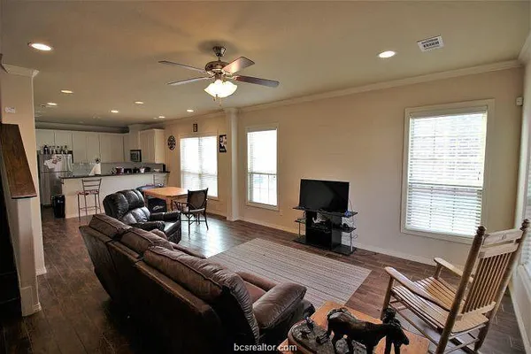 $874 | 104 Richards Street, College Station, TX 77840