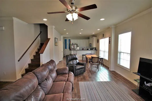 $874 | 104 Richards Street, College Station, TX 77840