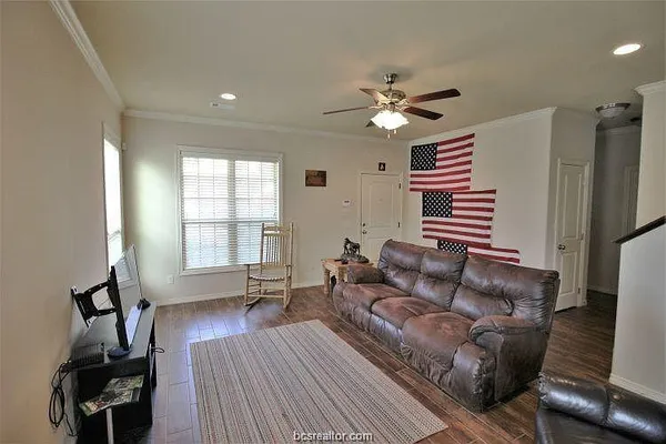 $874 | 104 Richards Street, College Station, TX 77840