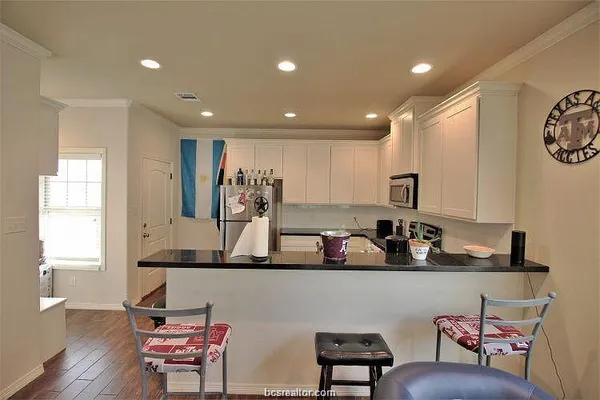 $874 | 104 Richards Street, College Station, TX 77840