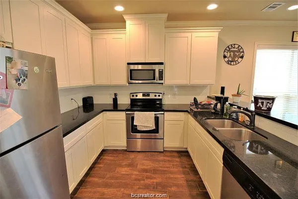$874 | 104 Richards Street, College Station, TX 77840