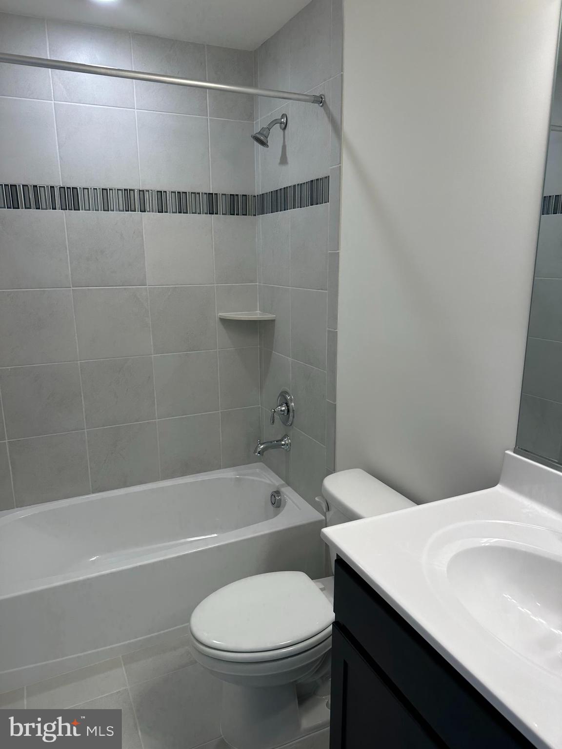 7300 Roxy Run, Unit 6 Clinton, MD 20735 - Photo 26 of 34 a bathroom with a toilet and a bathtub