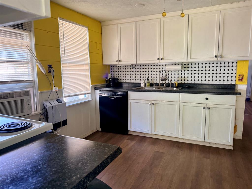 2178 7th Street Sarasota, FL 34237 - Photo 13 of 20
