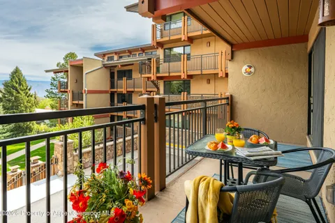 $1,150,000 | 30 Anderson Lane, Unit 806, Snowmass Village, CO 81615