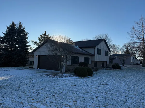 $2,950 | 13831 South Mallard Drive, Plainfield, IL 60544