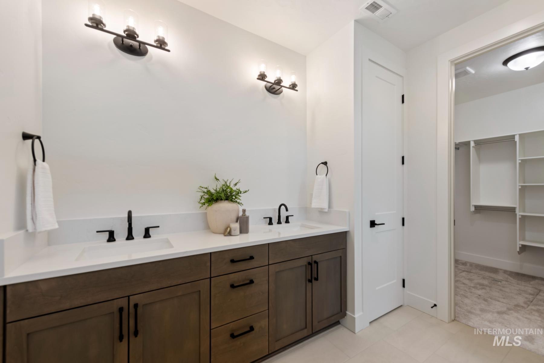 945 West Malbar Street Meridian, ID 83646 - Photo 28 of 42 Bathroom featuring double vanity and a walk in closet