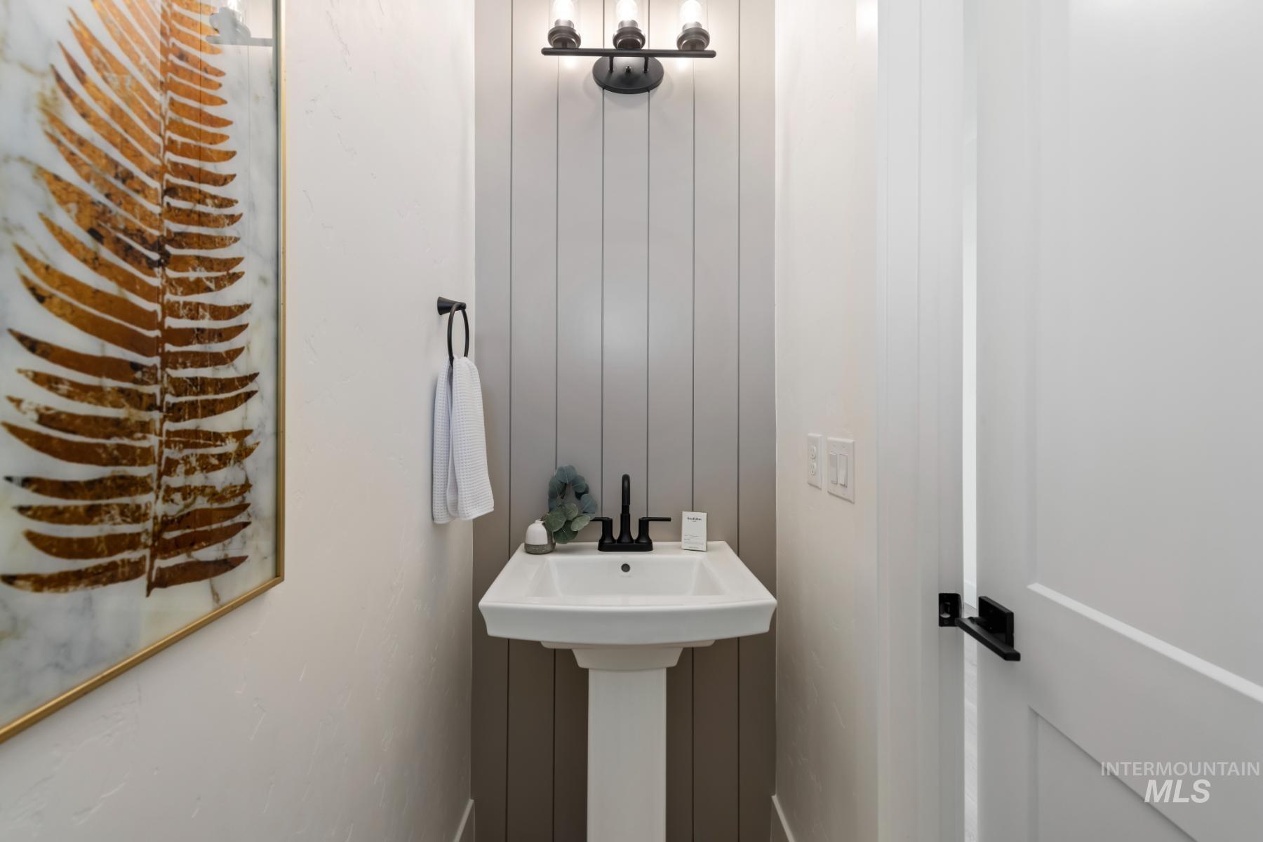 945 West Malbar Street Meridian, ID 83646 - Photo 31 of 42 View of bathroom