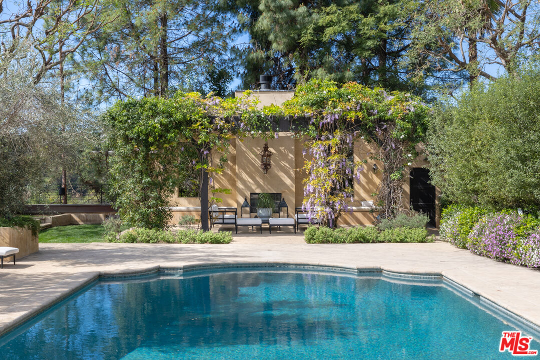 13058 Rivers Road Los Angeles, CA 90049 - Photo 12 of 16