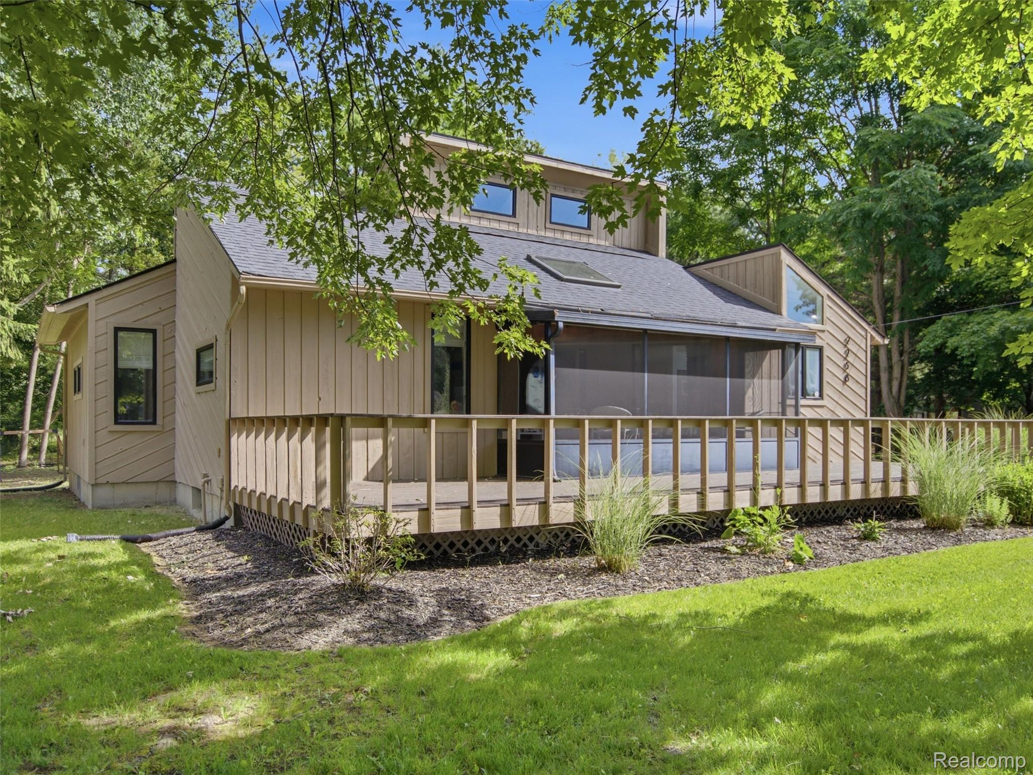 2258 South Long Lake Road Fenton, MI 48430 - Photo 28 of 40 32-DSC04410.jpg