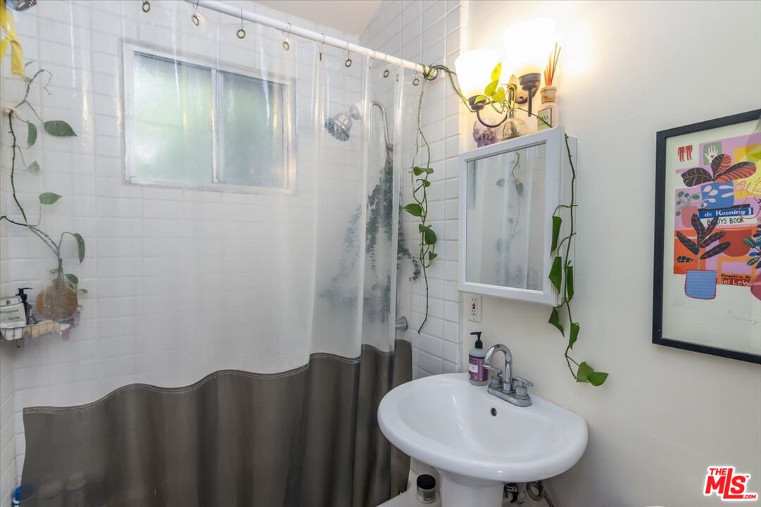 712 Sunset Avenue Venice, CA 90291 - Photo 14 of 38