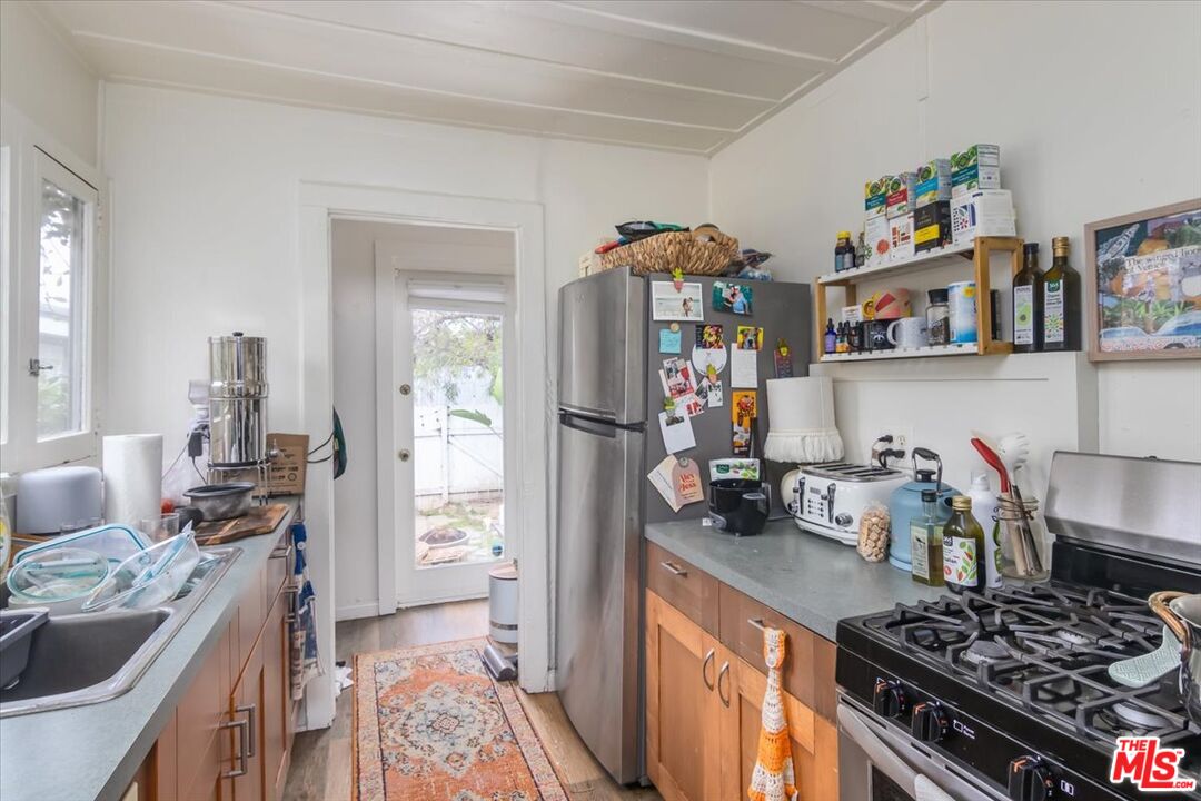 712 Sunset Avenue Venice, CA 90291 - Photo 21 of 38