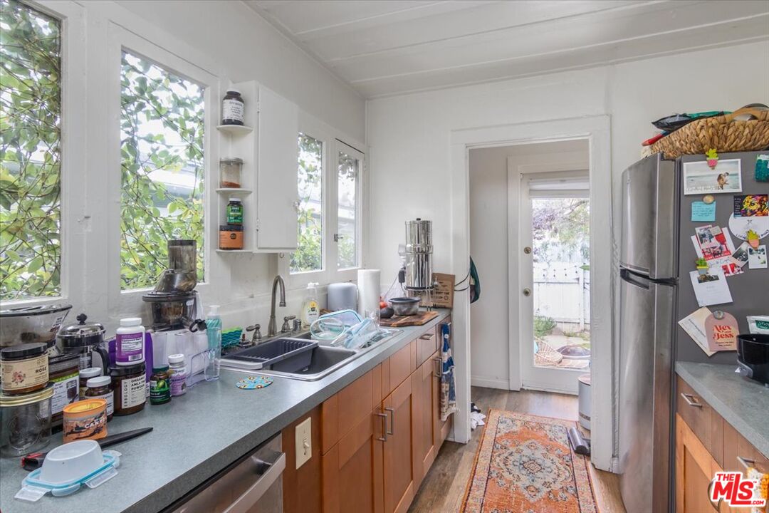 712 Sunset Avenue Venice, CA 90291 - Photo 22 of 38