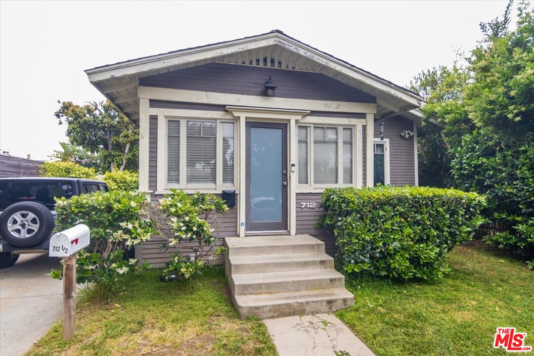 712 Sunset Avenue Venice, CA 90291 - Photo 4 of 38