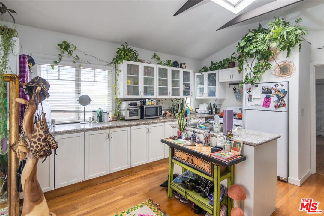 712 Sunset Avenue Venice, CA 90291 - Photo 9 of 38