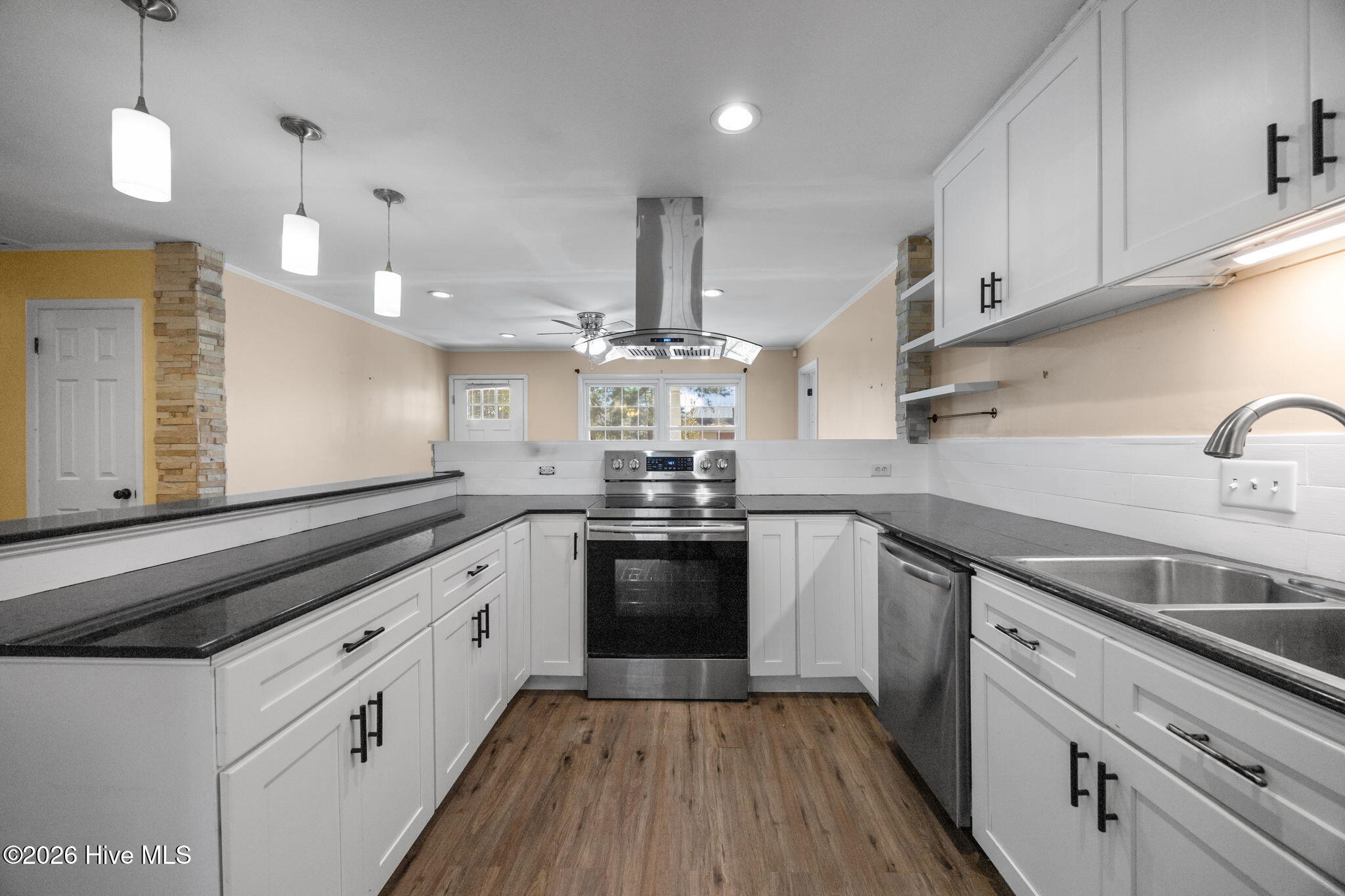 323 Cardinal Road Jacksonville, NC 28546 - Photo 3 of 22 13-web-or-mls-323 Cardinal Rd. 17