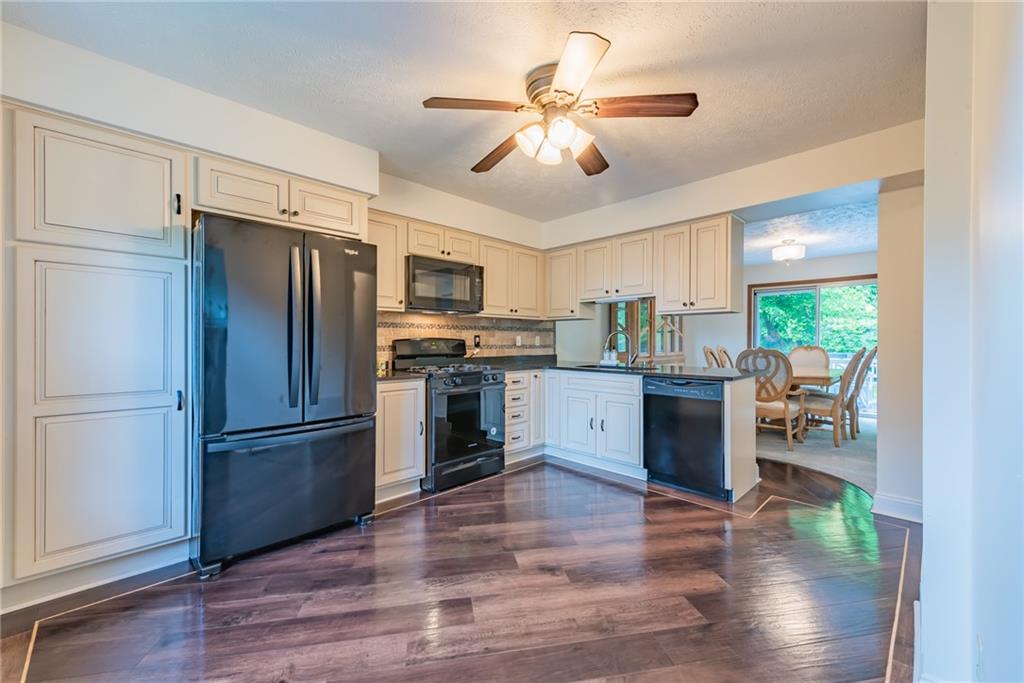 433 Shady Ridge Drive Monroeville, PA 15146 - Photo 3 of 25 Gallery Image 3