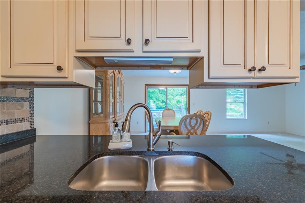 433 Shady Ridge Drive Monroeville, PA 15146 - Photo 5 of 25 Gallery Image 5