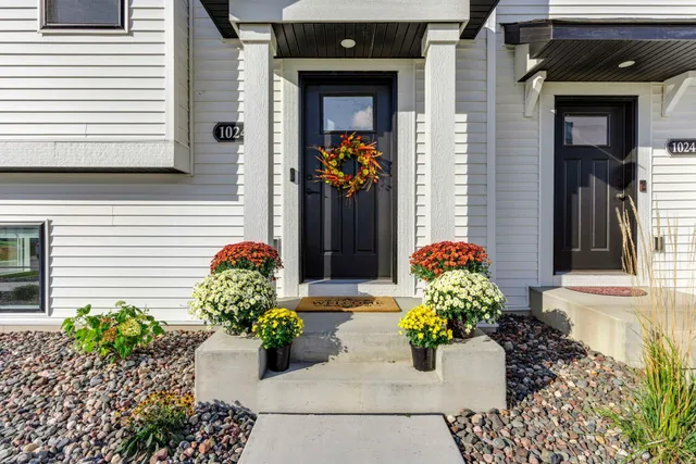 $449,900 | 10244 Birchwood Circle, Victoria, MN 55318