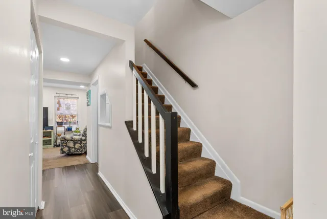 a view of entryway and workspace