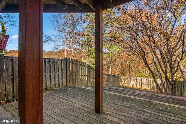 a view of a pathway of a house with wooden fence