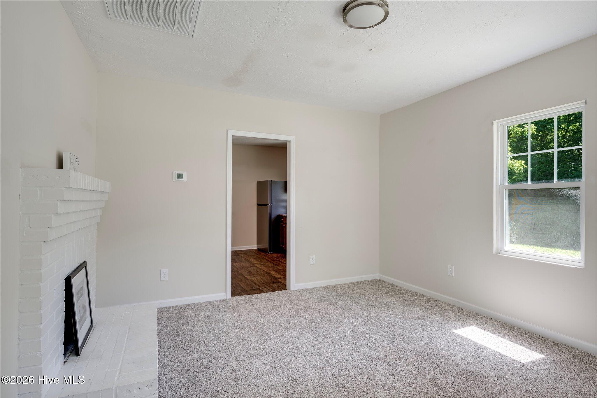 124 West Street Thomson, GA 30824 - Photo 5 of 28 Living Room
