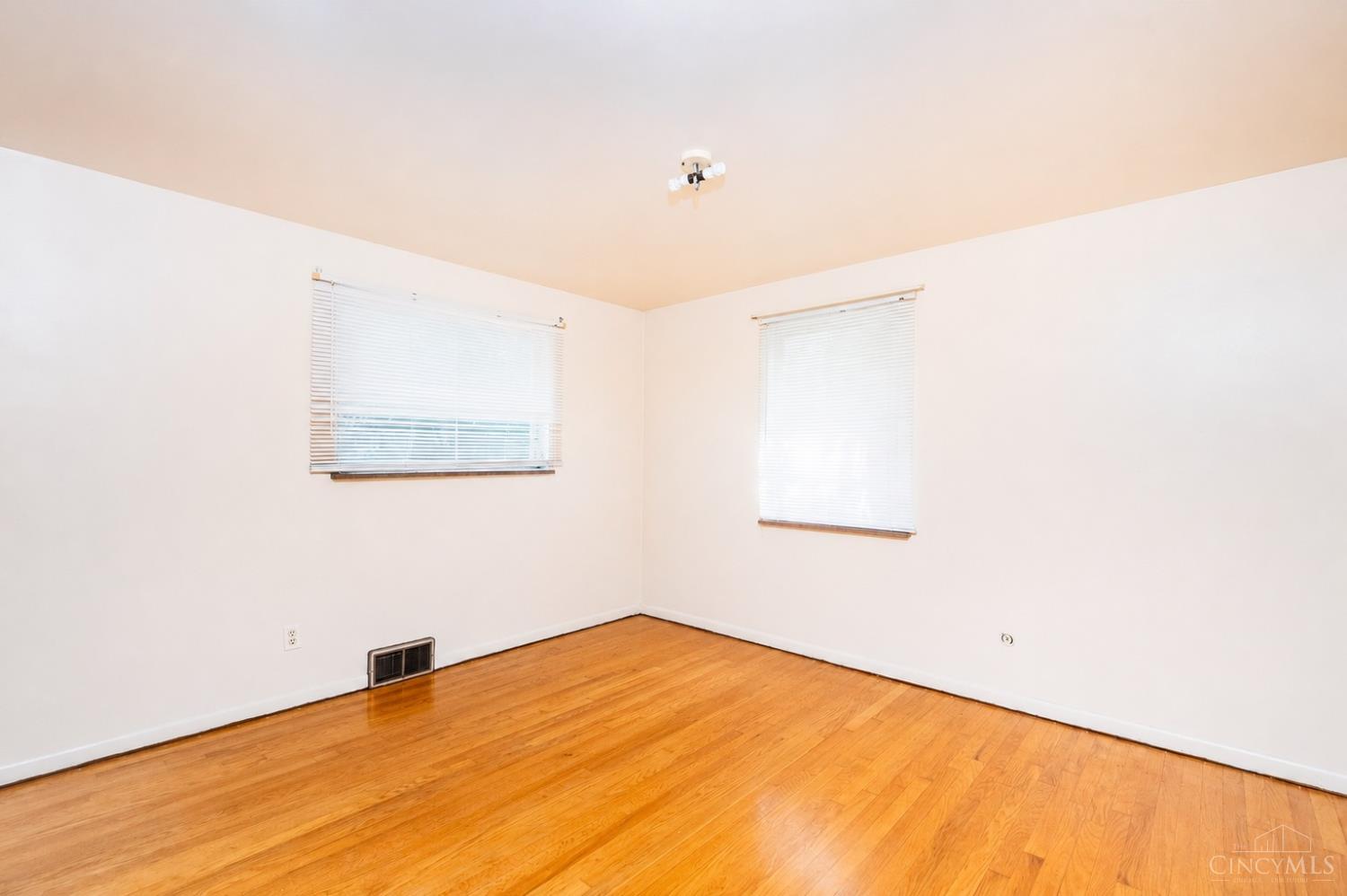 3422 Bassett Road Cincinnati, OH 45205 - Photo 17 of 25