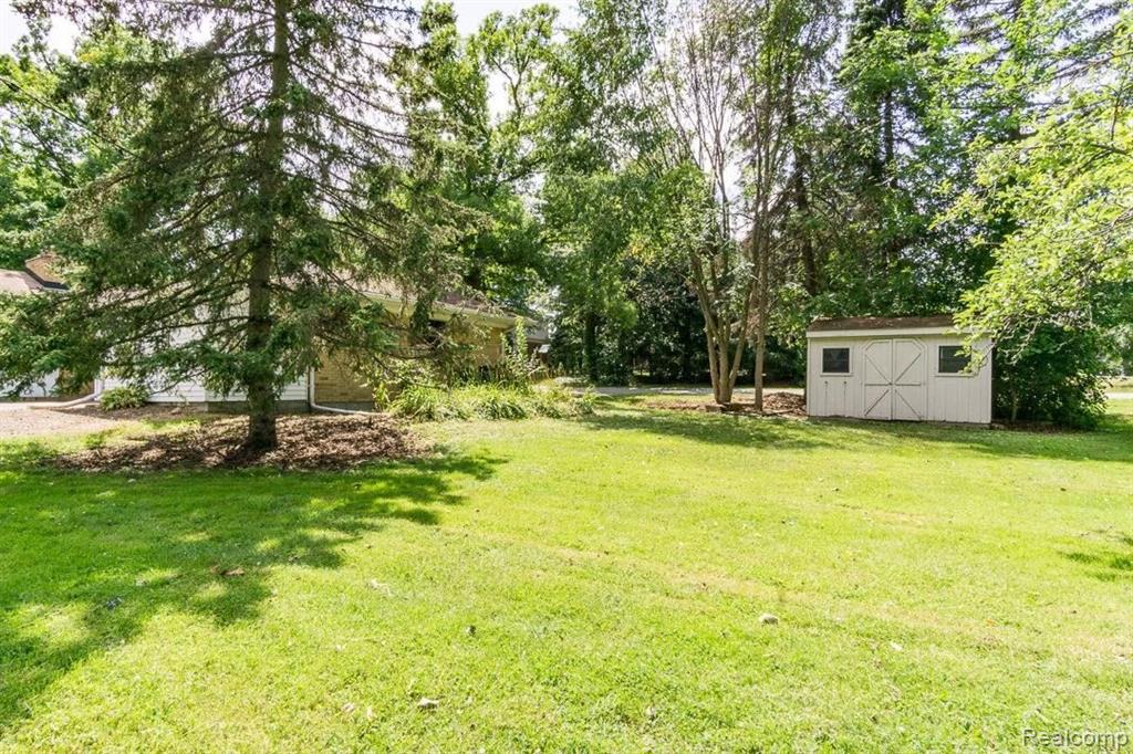 240 Kalhaven Road Rochester Hills, MI 48307 - Photo 25 of 26