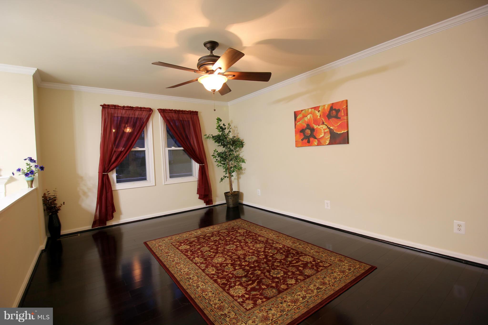 106 Green Valley Road Arnold, MD 21012 - Photo 9 of 27 Living Room