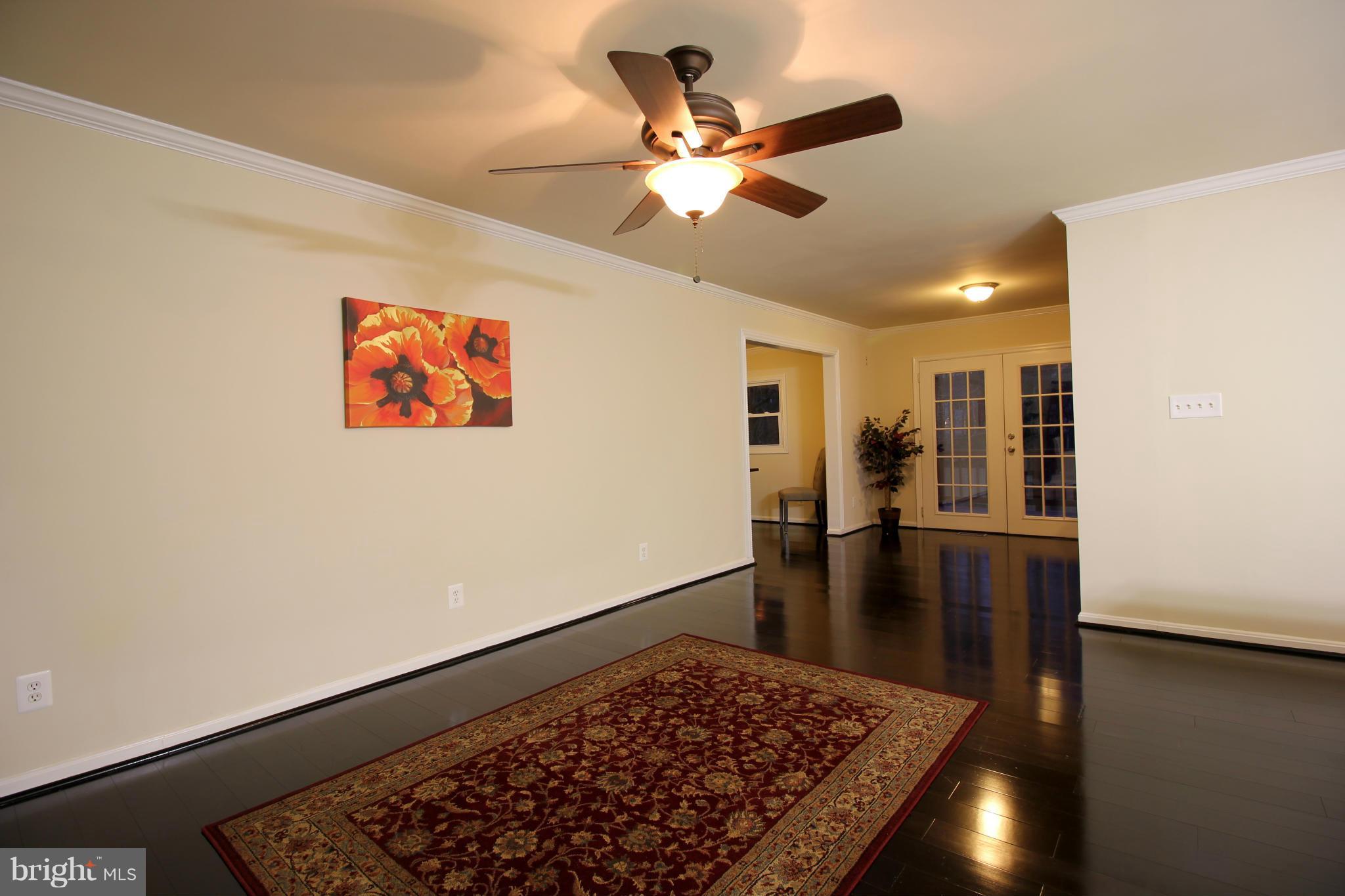 106 Green Valley Road Arnold, MD 21012 - Photo 10 of 27 Living Room