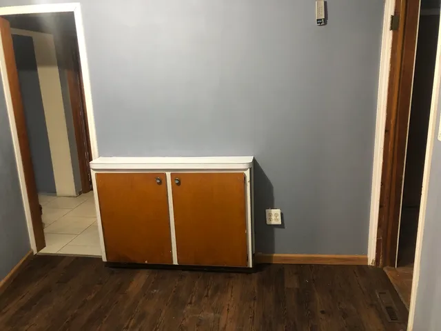 $259,900 | 7153 West 72nd Street, Nottingham Park, IL 60638