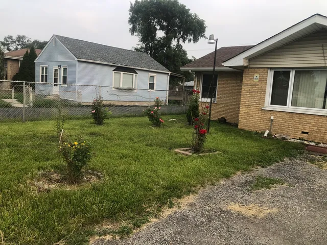 a view of a yard in front of a house with plants