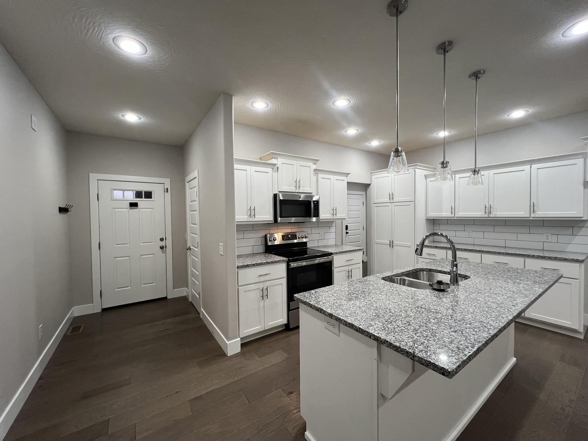 813 South Ridgemont Drive Nixa, MO 65714 - Photo 9 of 48 11