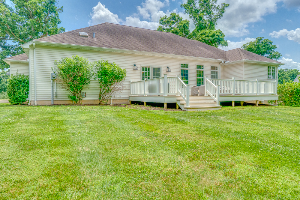 3550 East Bishop Road Mount Vernon, IL 62864 - Photo 51 of 61 a front view of a house with a yard and porch