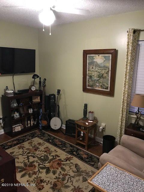 97076 Benchmark Avenue Yulee, FL 32097 - Photo 9 of 13 a living room with furniture and a flat screen tv