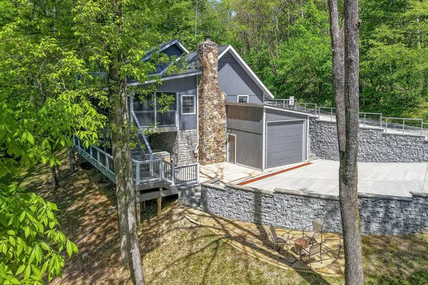 a view of a house with backyard and sitting area