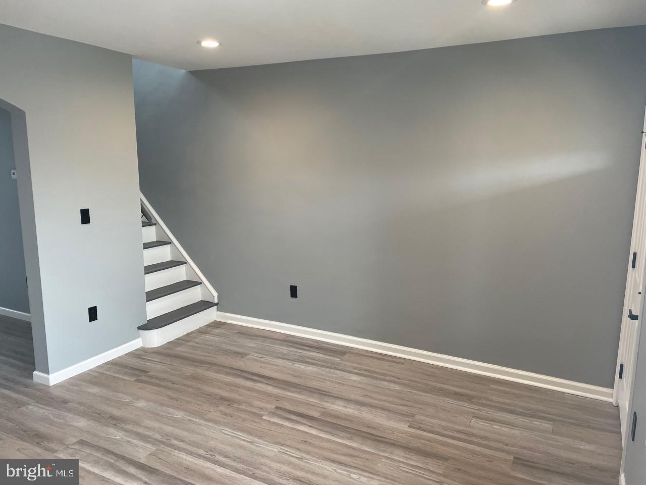 1654 East Lycoming Street Philadelphia, PA 19124 - Photo 3 of 32 Livingroom Steps