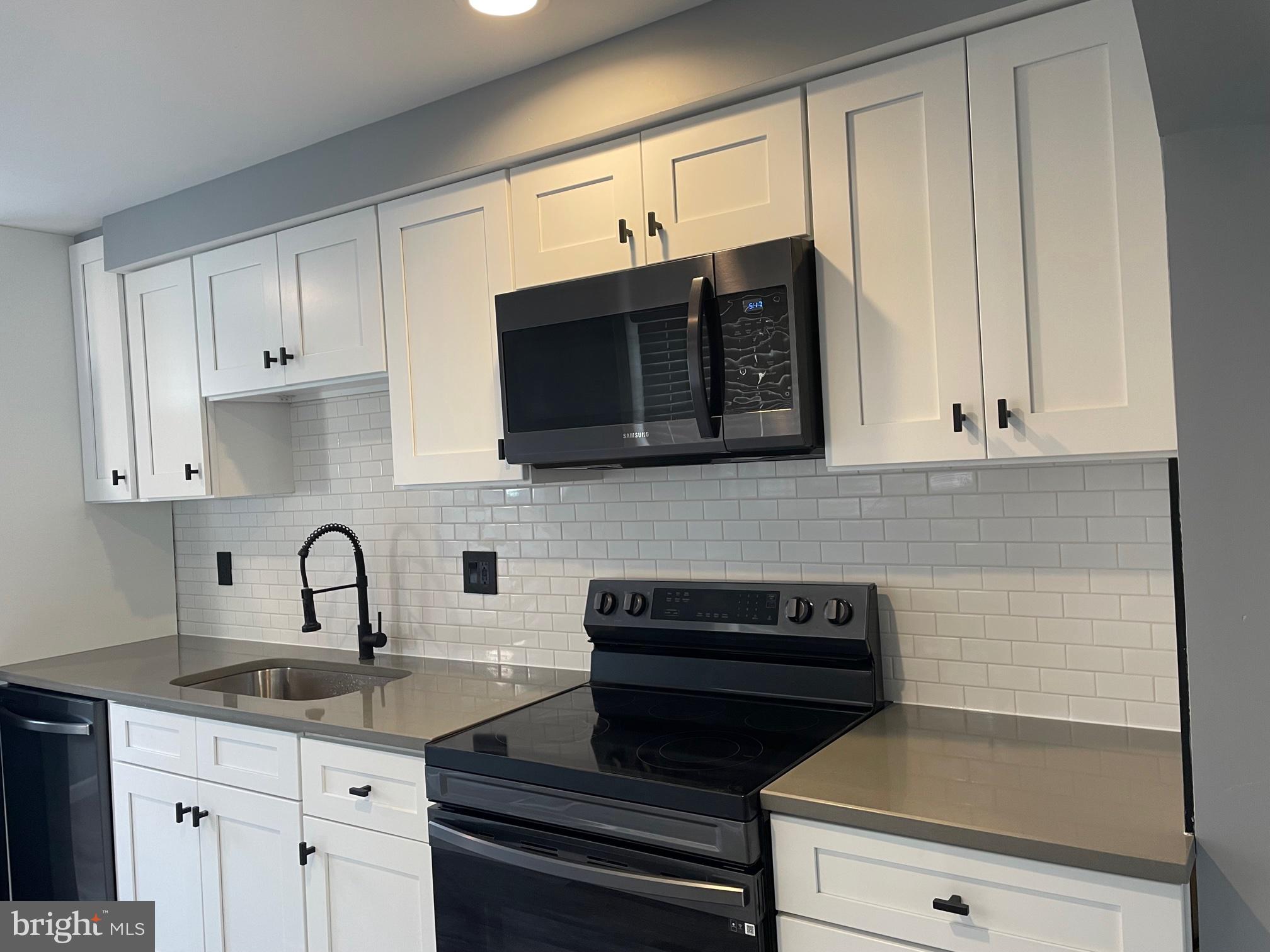 1654 East Lycoming Street Philadelphia, PA 19124 - Photo 8 of 32 Lots of Cabinets