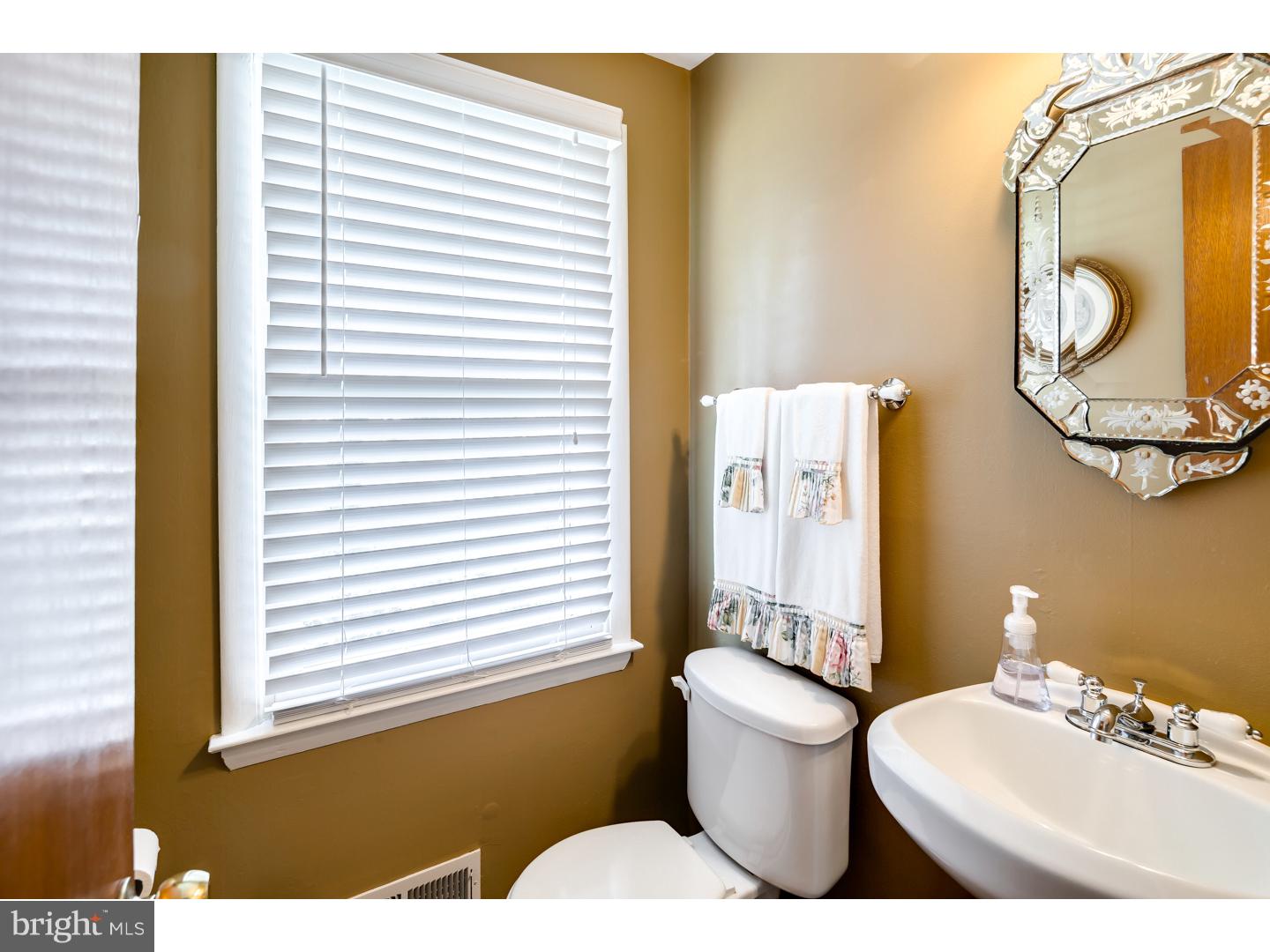 208 Pearl Croft Road Cherry Hill, NJ 08034 - Photo 12 of 25