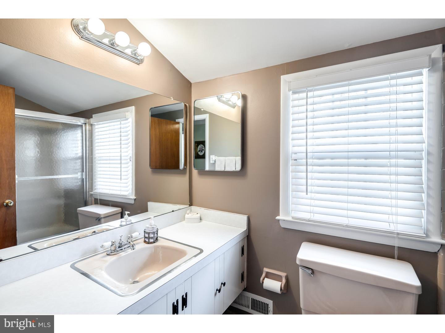 208 Pearl Croft Road Cherry Hill, NJ 08034 - Photo 17 of 25