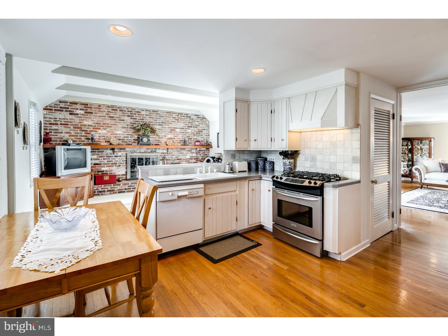 208 Pearl Croft Road Cherry Hill, NJ 08034 - Photo 7 of 25